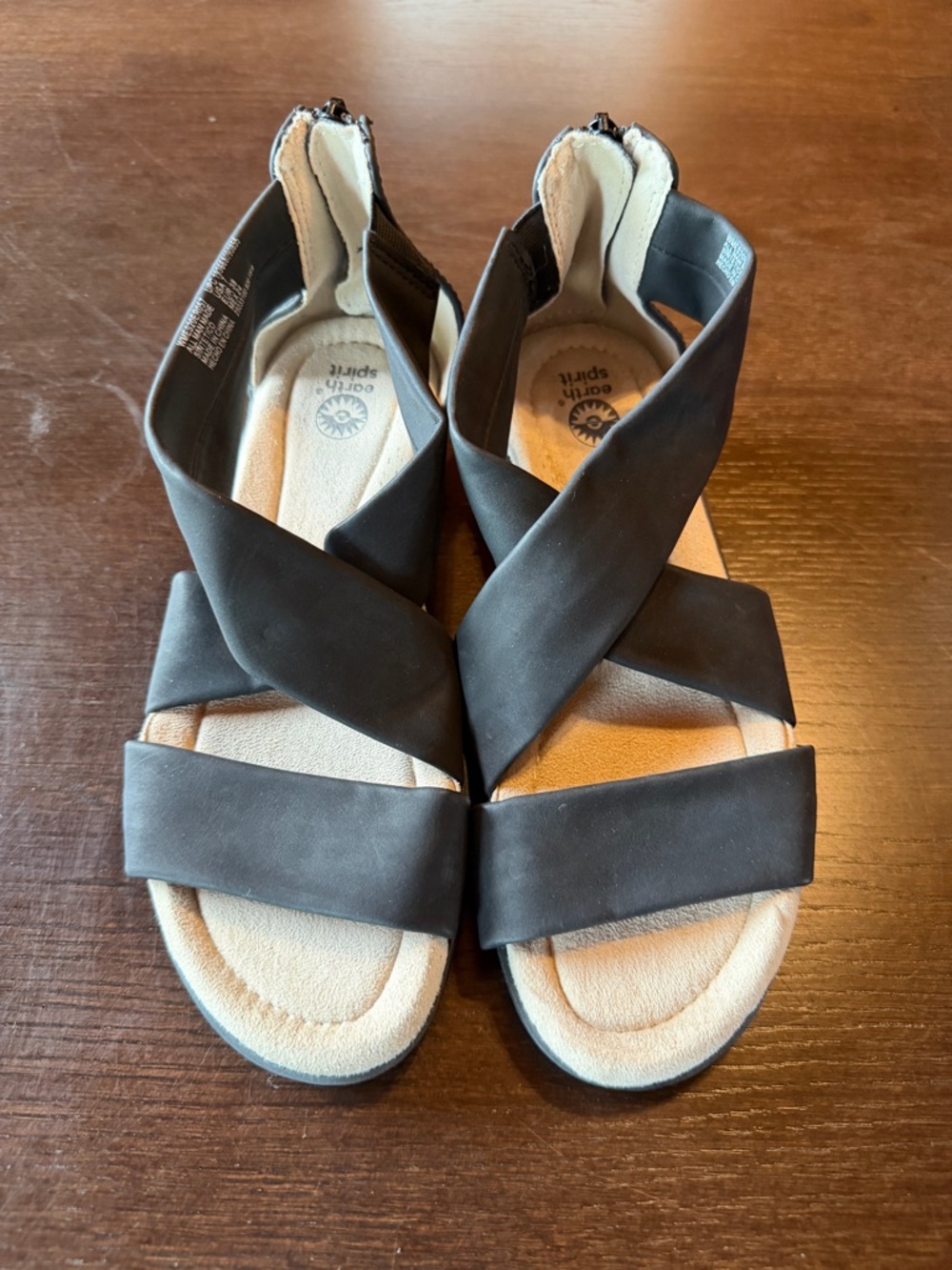 Earth Spirit Women's Black Cross-Strap Comfort Sandals